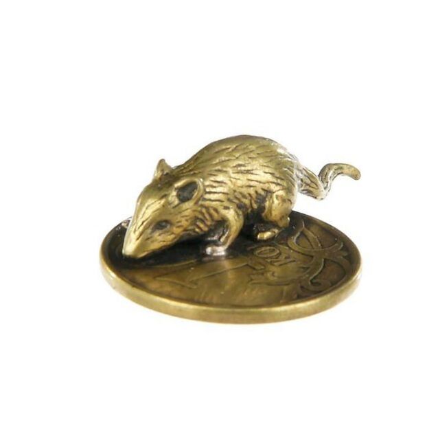 Wallet mouse amulet with coin for success in money matters