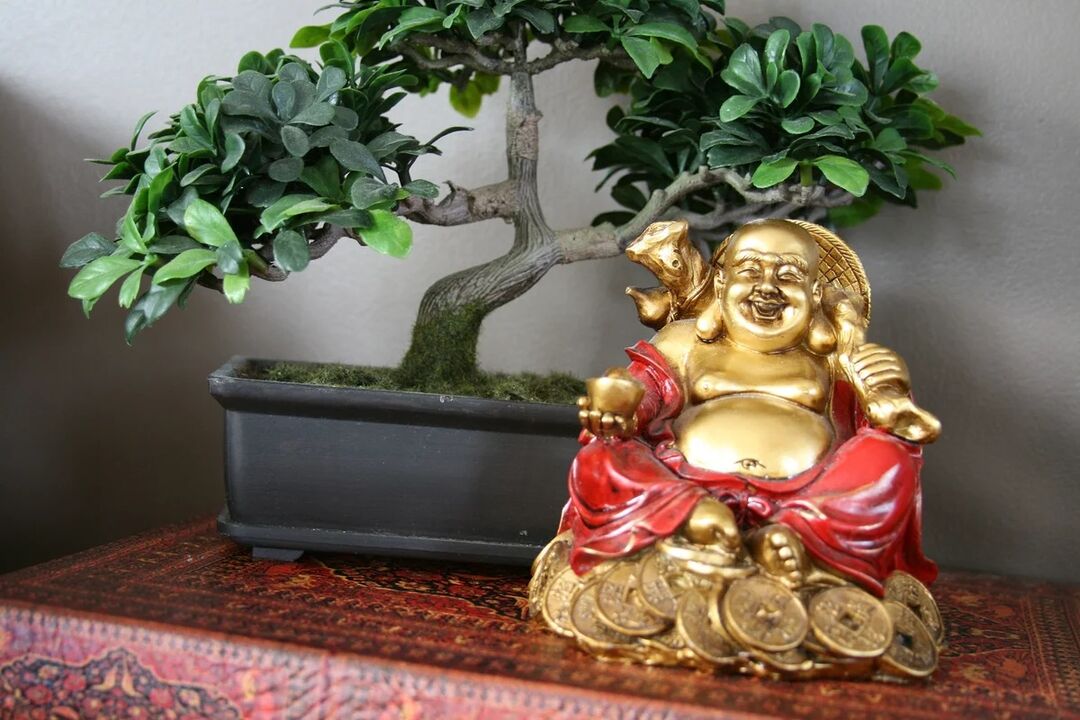 Financial prosperity will be ensured by the Hotei figurine