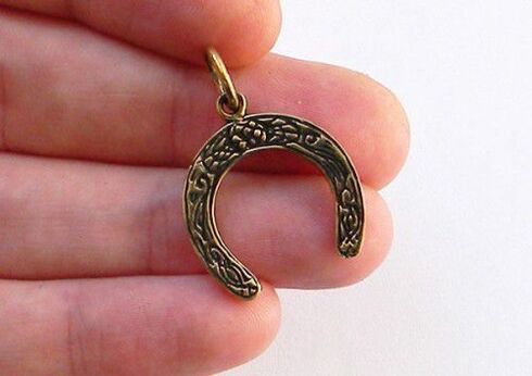 prosperity horseshoe amulet